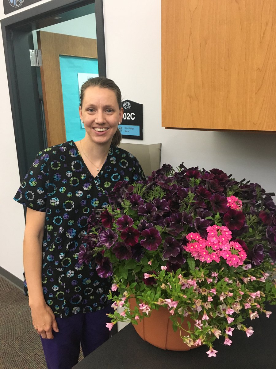 USD265_EHS's tweet photo. It's National Nurses Week and we LOVE our Nurse Elizabeth! Thank you for all you do Elizabeth!! YOU. ARE. AMAZING!! #ehsfam1617 https://t.co/N0ozi7ee4u