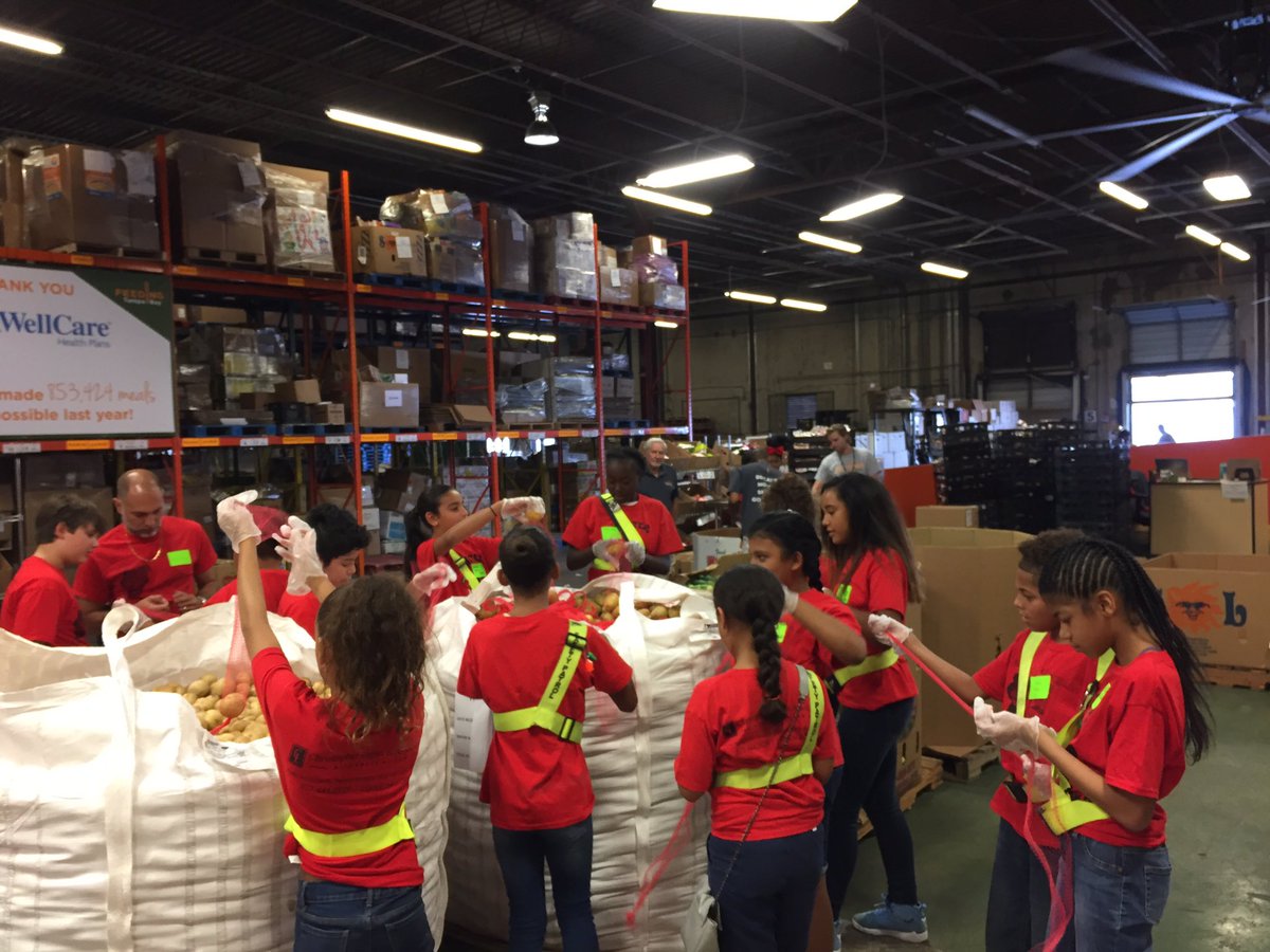 <a href="/WitterElem/">@WitterElem</a> students are making a difference in their community with <a href="/FeedingAmerica/">Feeding America</a> #WitterPride #prepare4life