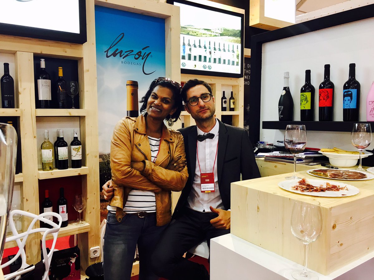 LiciousDrinks's tweet photo. Nice meeting! Las Hermanas from Bodegas Luzón. #bodegasluzon #fenavin #ciudadreal #madrid #wine #winelover #fair #spain #liciousdrinks https://t.co/SWErWnHU8p