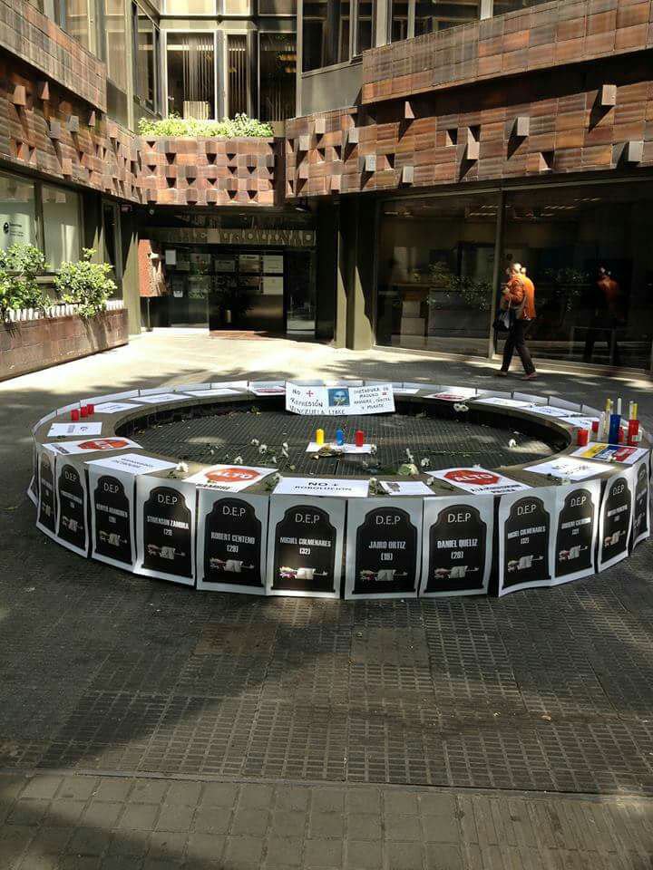 ElNacionalWeb's tweet photo. #10May así amanecen embajada y consulados de Venezuela en España, Panamá y Costa Rica. https://t.co/4suwYLlHbe