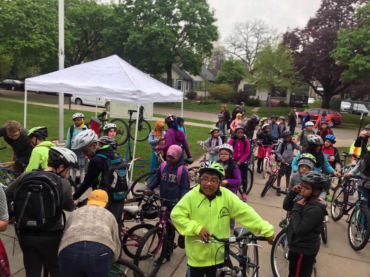 tooledesign's tweet photo. #BiketoSchoolDay @ Pillsbury Elementary in @CityMinneapolis @MnDOTnews

"Can we do this every day?" - Ilhan

#BiketoSchool #SlowDown https://t.co/7iEZLp7QP4