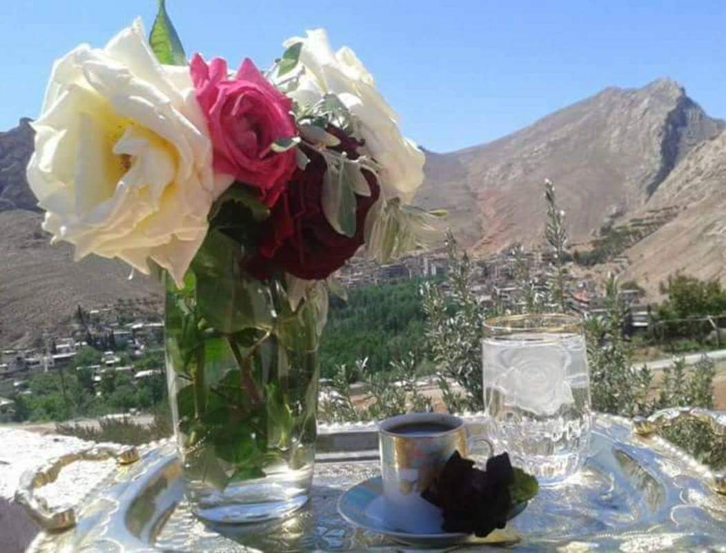 gihanyousef31's tweet photo. ﻳﺎ ﻃﺎﺭﻕ ﺍﻟﺒﺎﺏِ ﺭﻓﻘًﺎ ﺣﻴﻦ ﺗﻄﺮﻗﻪ
ﻓﺈﻧﻪ ﻟﻢ ﻳﻌﺪ ﻑ ﺍﻟﺪﺍﺭ ﺃﺻﺤﺎﺏُ
ﺗﻔﺮﻗﻮﺍ ﻓﻲ ﺩﺭﻭﺏِ ﺍﻷﺭﺽ ﻭﺍﻧﺘﺜﺮﻭﺍ
ﻛﺄﻧﻪ ﻟﻢ ﻳﻜﻦ ﺃُﻧﺲٌ ﻭﺃﺣﺒﺎﺏُ https://t.co/EyYwVyrhDG