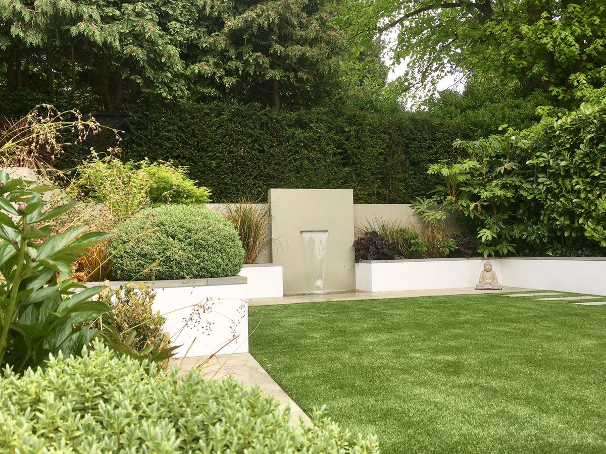 mark_latchford's tweet photo. Contemporary London garden #waterblade #renderedwall #sawngreyyorkstone #peoney #grasses #treefern #heuchera #hebe #acer https://t.co/LMGigTVck3