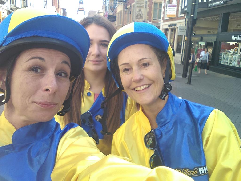 Absolutely loved working in Chester on this lovely sunny day #ChesterCup <a href="/WhJanice/">Jan</a> <a href="/WillHillArea26/">Area 26</a> <a href="/WHRegion6/">Region 6</a>