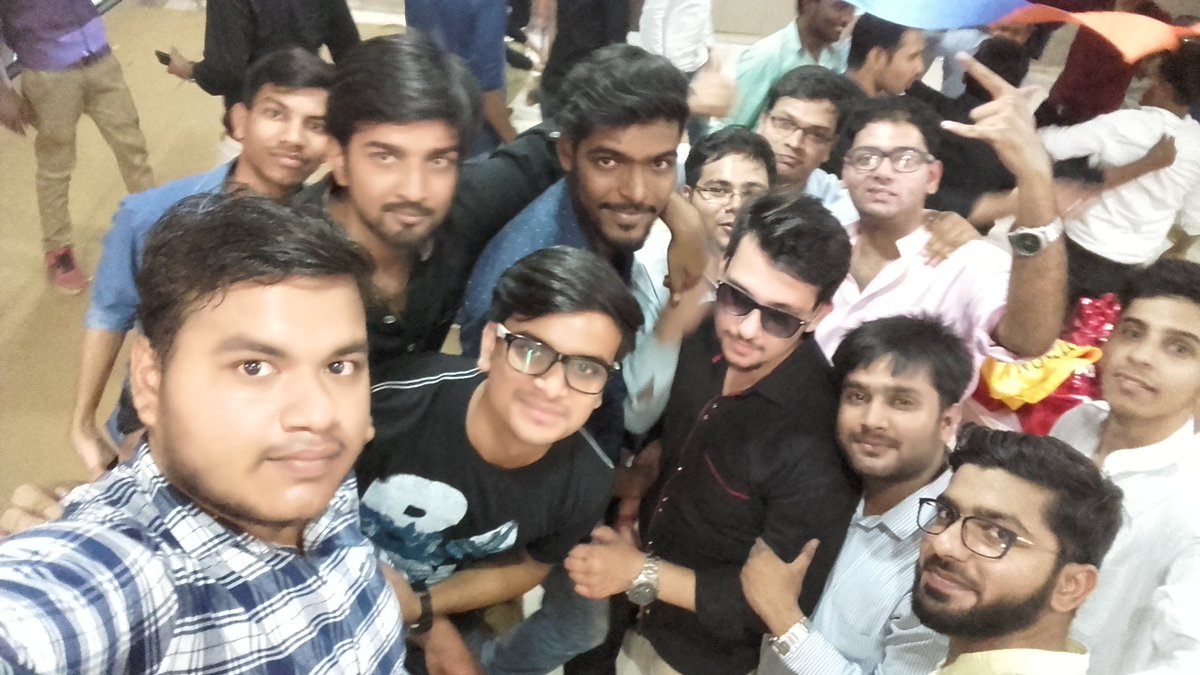 786pankit's tweet photo. #fairwell party
#bye_bye_senior https://t.co/2On3otLGcJ