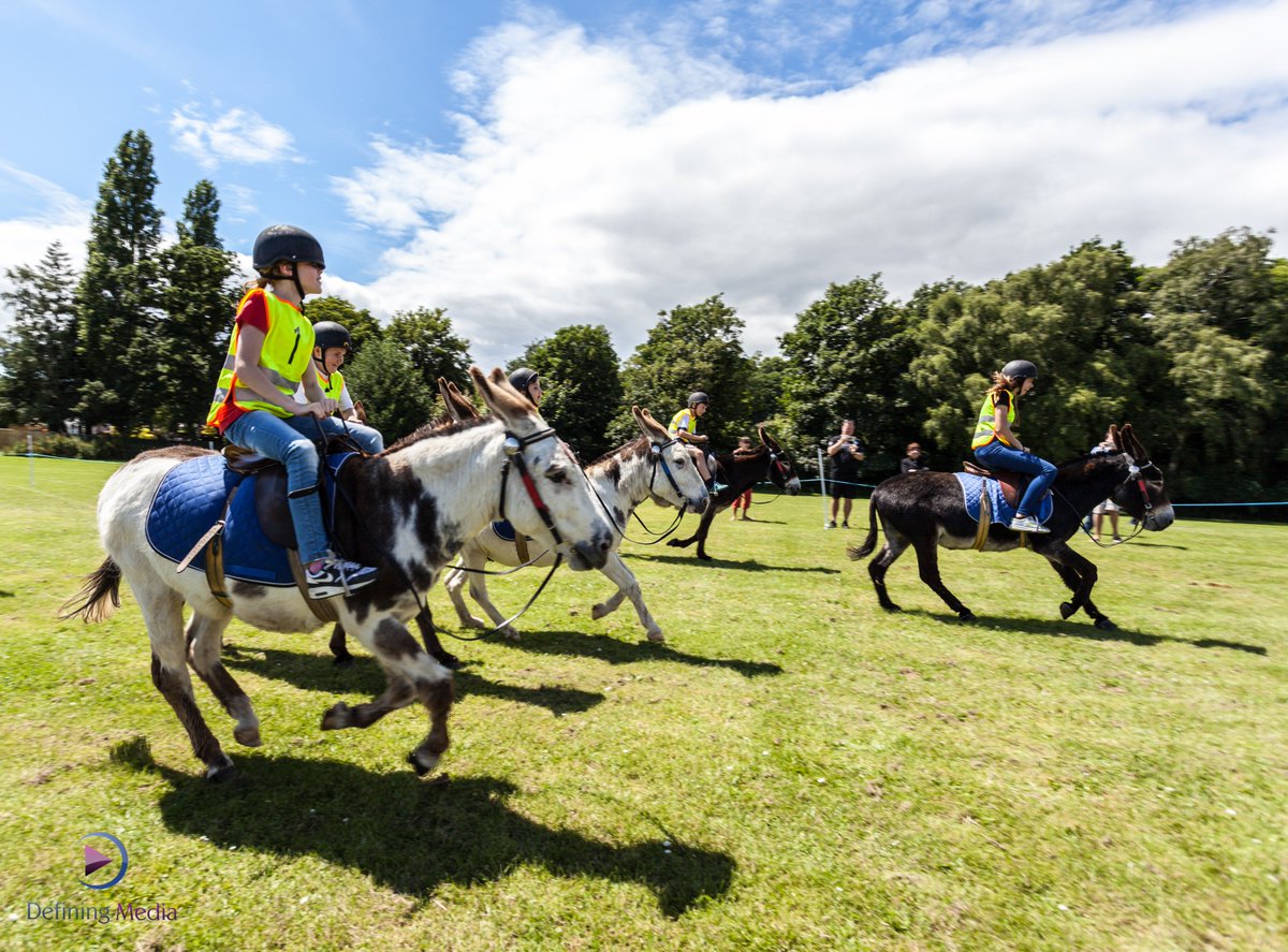 FoxleyAbys's tweet photo. This years @broadstone_fita is on the 2nd July #Classic #cars #DonkeyDerby #Dogshow @mags4dorset @Bournemouthecho @DorsetHour @DorsetLifeMag https://t.co/dBSqbpPTJM