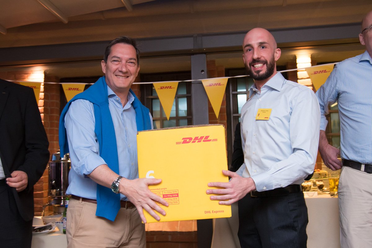 HUMANAITALIA's tweet photo. Grazie di 💛 a @DHLExpressItaly, partner di HUMANA dal 2011, per aver donato 5.000€ a favore dei nostri Farmers' Club in #Malawi! #eoy2016 https://t.co/qvRSOuQjqf