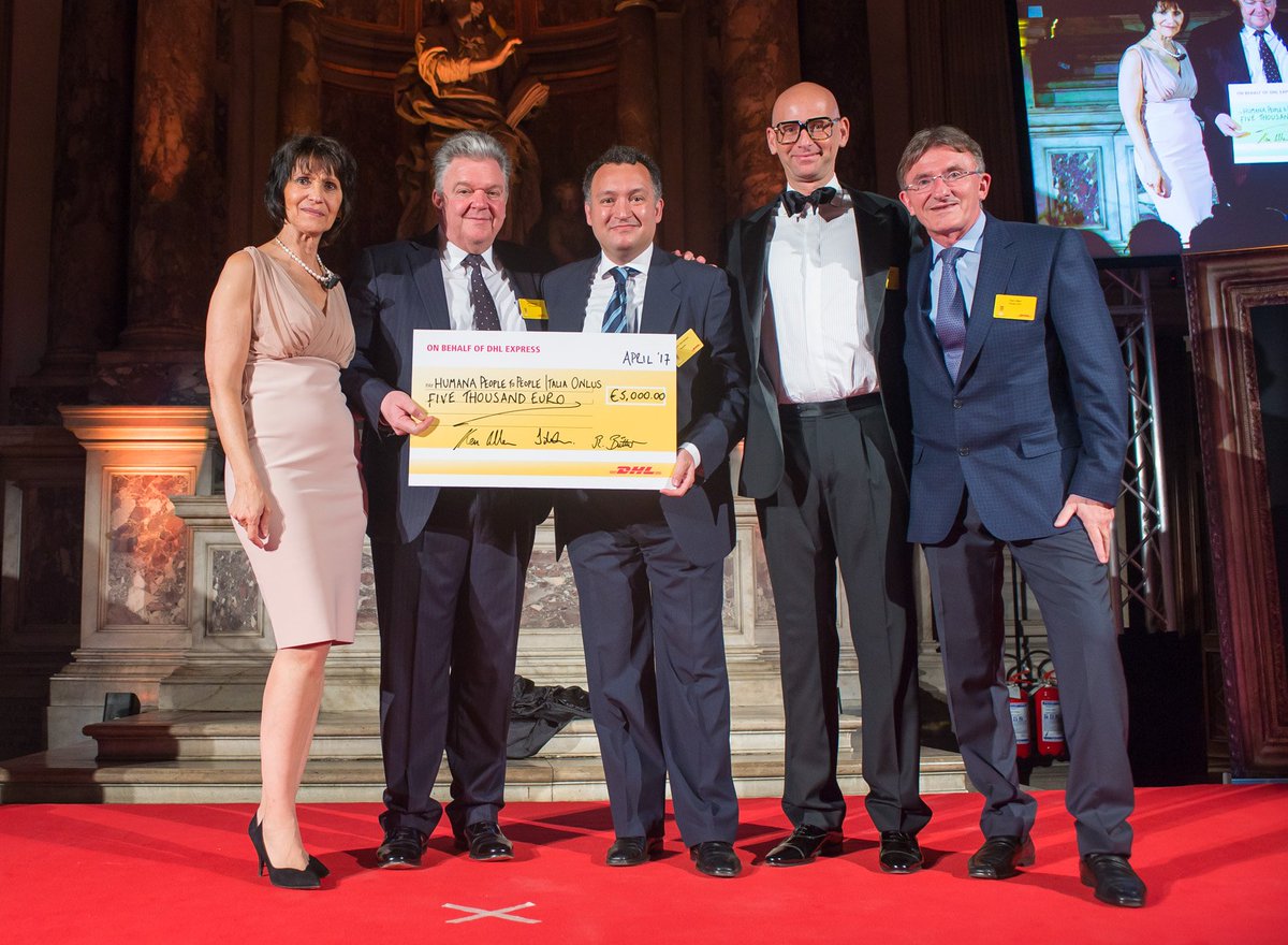 HUMANAITALIA's tweet photo. Grazie di 💛 a @DHLExpressItaly, partner di HUMANA dal 2011, per aver donato 5.000€ a favore dei nostri Farmers' Club in #Malawi! #eoy2016 https://t.co/qvRSOuQjqf