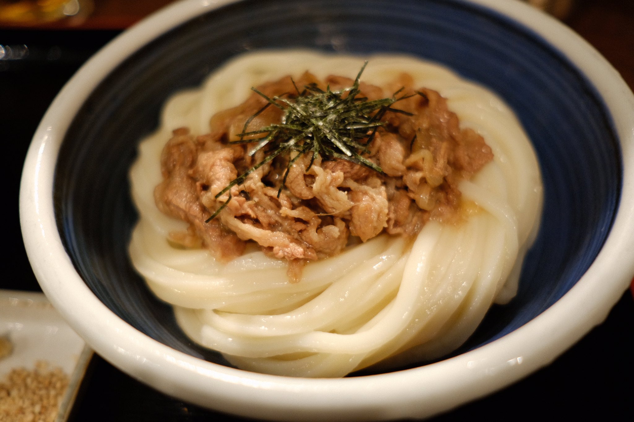 池田 泰延 Ics 高田馬場の 讃岐うどん 蔵之介 柔らかいのにしなやかに伸びる美しい麺 10 15分と丁寧に茹でてあり もっちり好きにはたまらない繊細な仕上がり 今回は肉うどんでしたが カレー曜日 金 にもまた行ってみたいです 毎月10日は