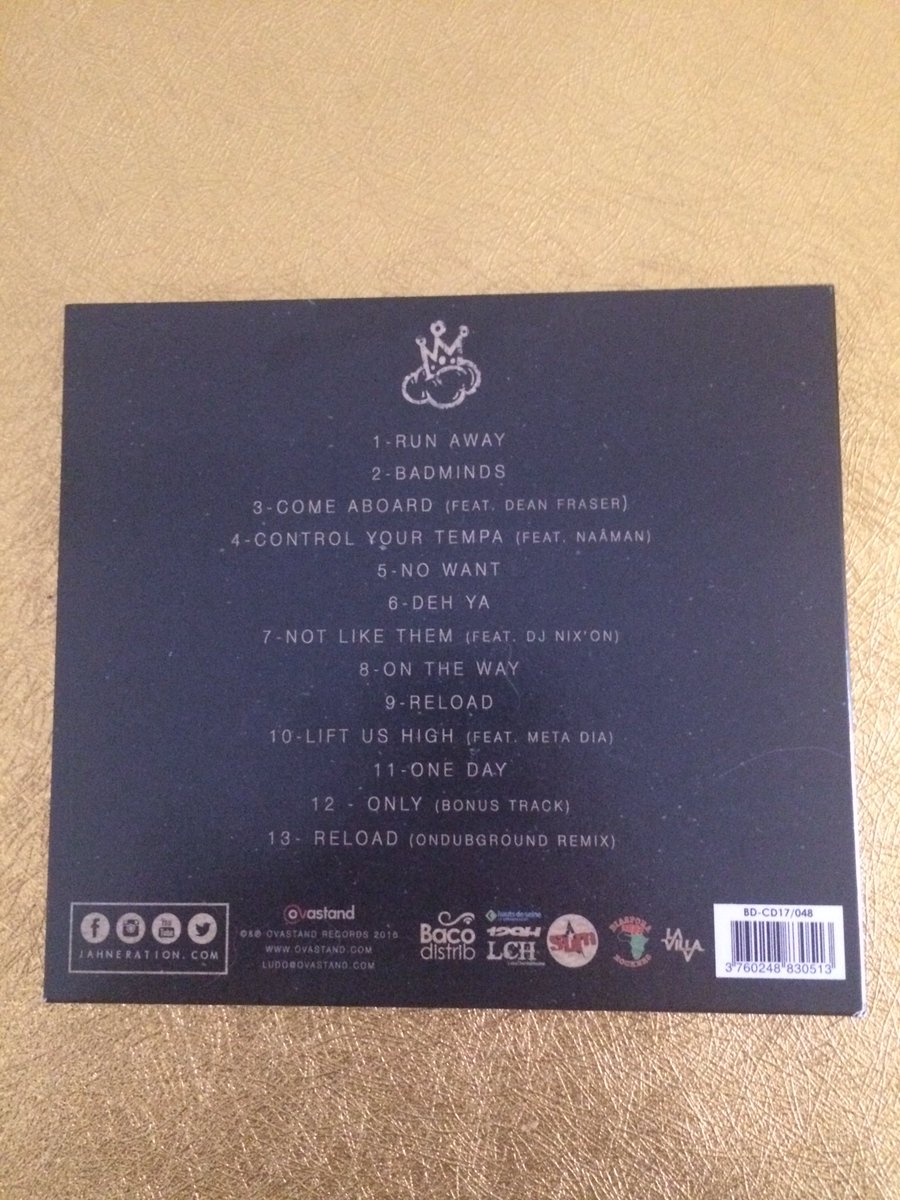 LiliTWITTOSINAC's tweet photo. Aujourd'hui j'ai reçu l'album de @Jahneration , je suis trop heureuse 😍 https://t.co/XB1T1LCuts