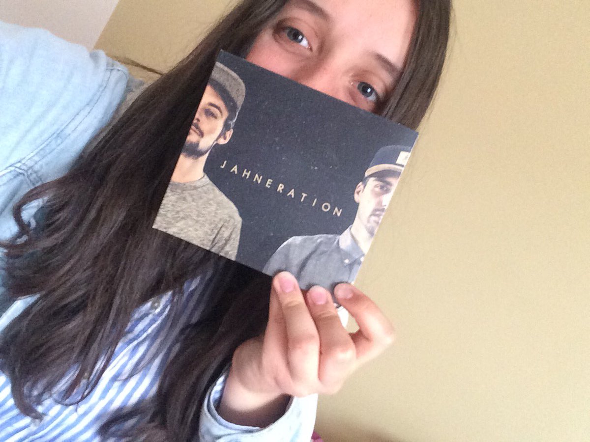 LiliTWITTOSINAC's tweet photo. Aujourd'hui j'ai reçu l'album de @Jahneration , je suis trop heureuse 😍 https://t.co/XB1T1LCuts