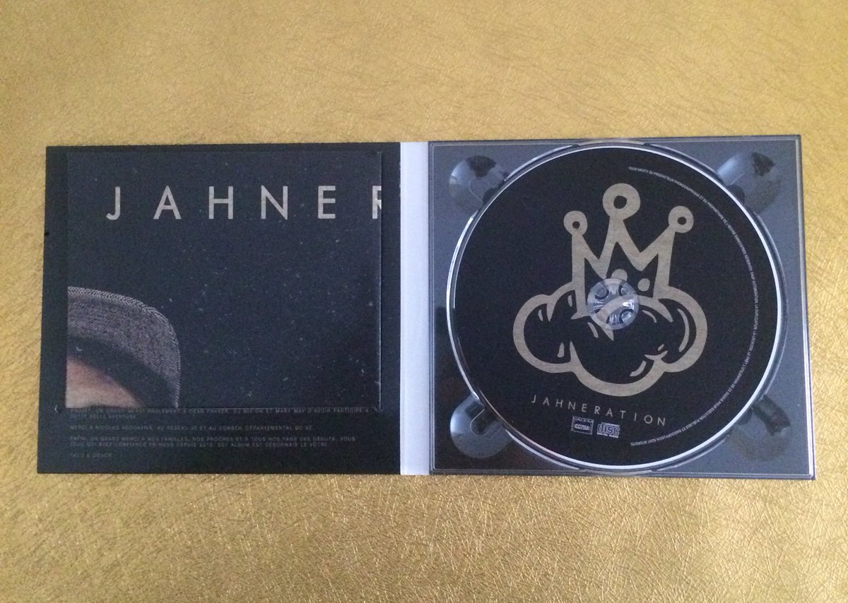 LiliTWITTOSINAC's tweet photo. Aujourd'hui j'ai reçu l'album de @Jahneration , je suis trop heureuse 😍 https://t.co/XB1T1LCuts