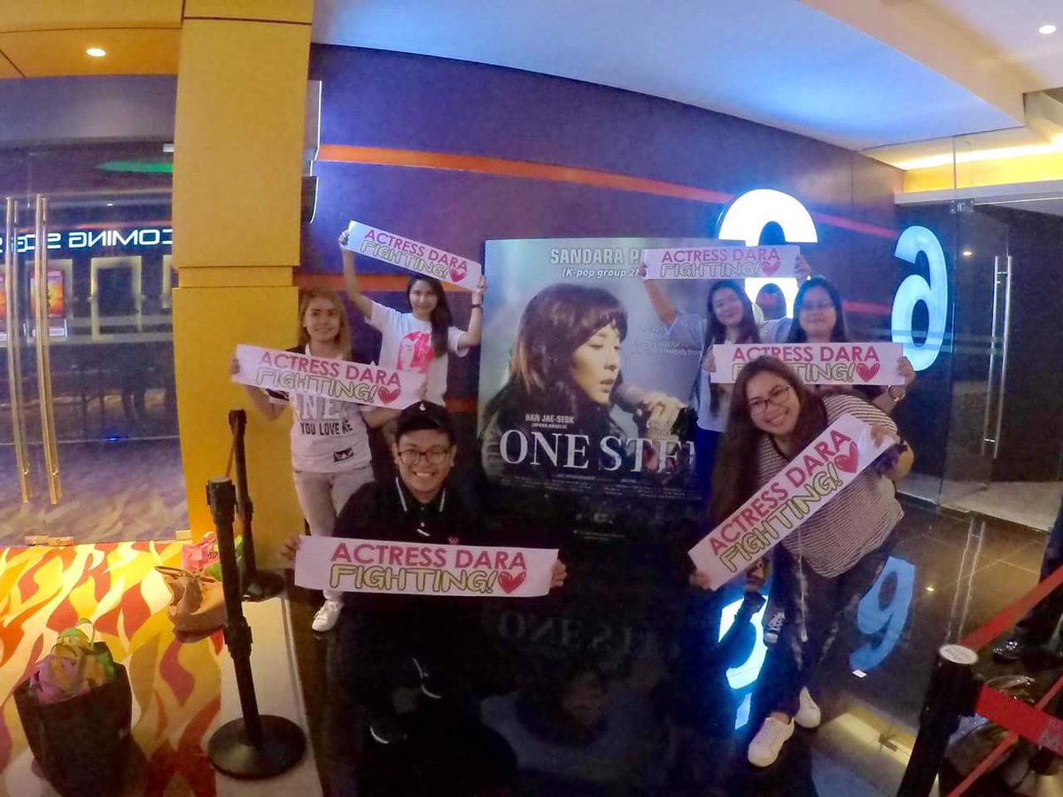 kyoran_chii's tweet photo. ONE STEP BLOCK SCREENING CEBU thank you so much @WeLoveDara 💕💕💕 @krungy21 #FightingActressDARA 💕 #OneStepPH #OneStepPHNowShowing https://t.co/hS9r8XXdOB