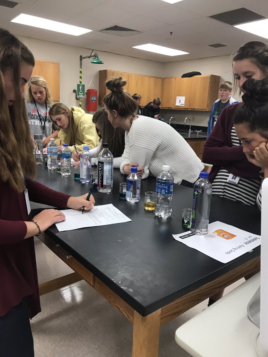 MCS_Chemistry's tweet photo. Is your bottled water good for you? 💦 #SquireScience https://t.co/N6sgJqHJvv