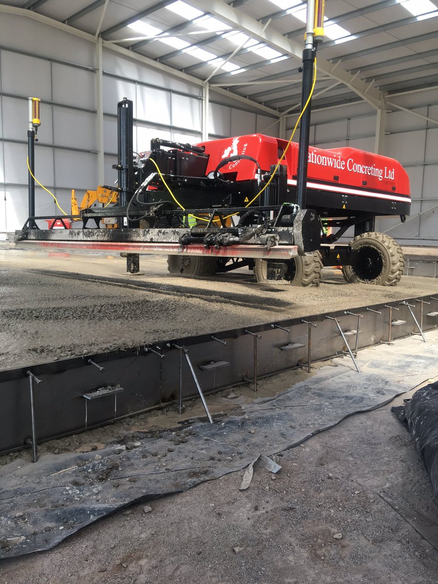 IsedioPaul's tweet photo. Deep Avonmouth slab, @IsedioLtd @armourjoint some KrampeHarex fibres and a sparkly new machine @concrete_sales for Nationwide Concreting https://t.co/d3F1XrlFTA