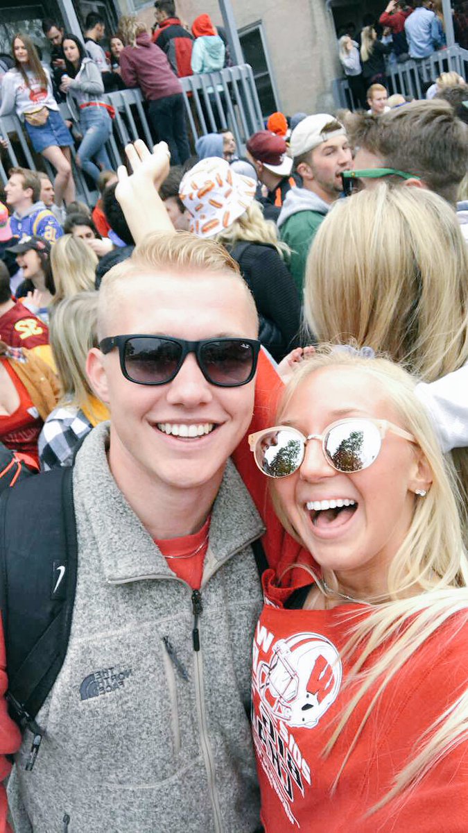 mirrtarpy's tweet photo. HAPPY BIRTHDAY TO MY BFF THAT LOOKS LIKE THE BROTHER I NEVER HAD!!!!! GET RLLY DRUNK TODAY ILY 🍻🤗 https://t.co/1cr2epZs2m