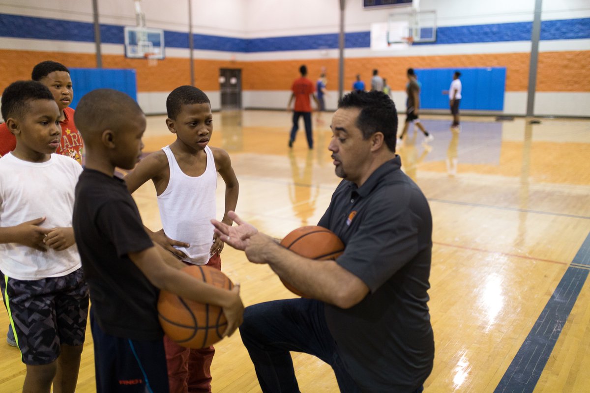 memgrizz's tweet photo. RT to vote for Grizzlies Youth Basketball Coach Randy Odom as the @jrnba Coach of the Year! #JRNBACOYMEM https://t.co/gPCAtmXgEM