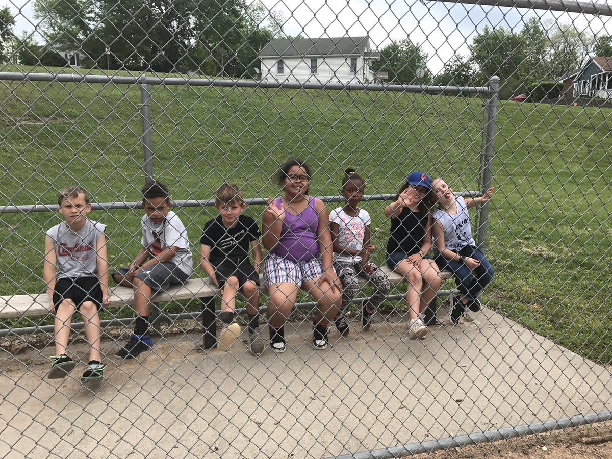 jones_5th's tweet photo. PBS celebration fun!!#bushelem #fpslearn https://t.co/5fSPQGPCba
