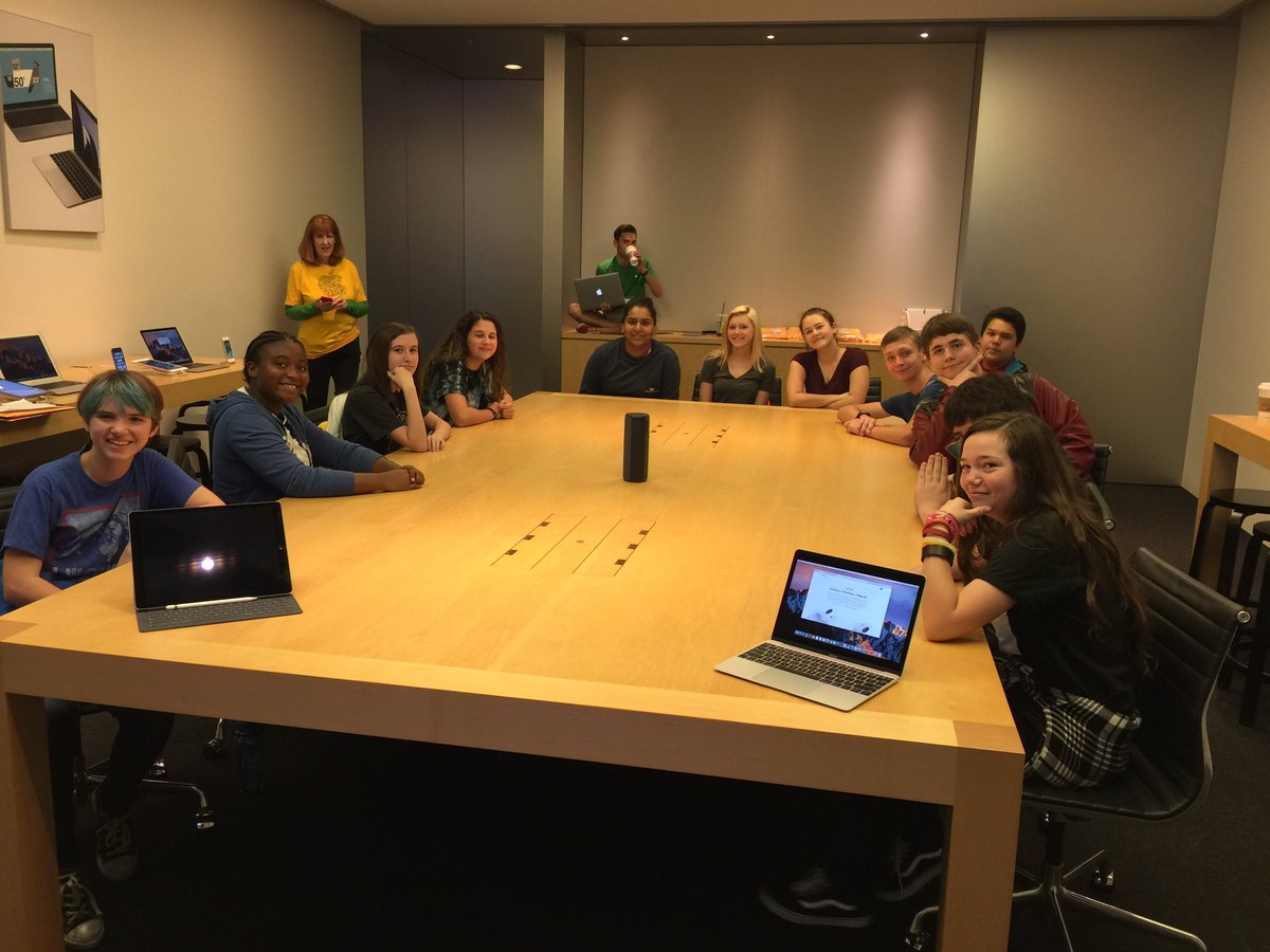 danvkoch's tweet photo. With the amazing Genius Squad from CSMS at the Apple Store! Learning about customer service, tech, and troubleshooting! @eileen_jenkin https://t.co/8MczPiZkjT