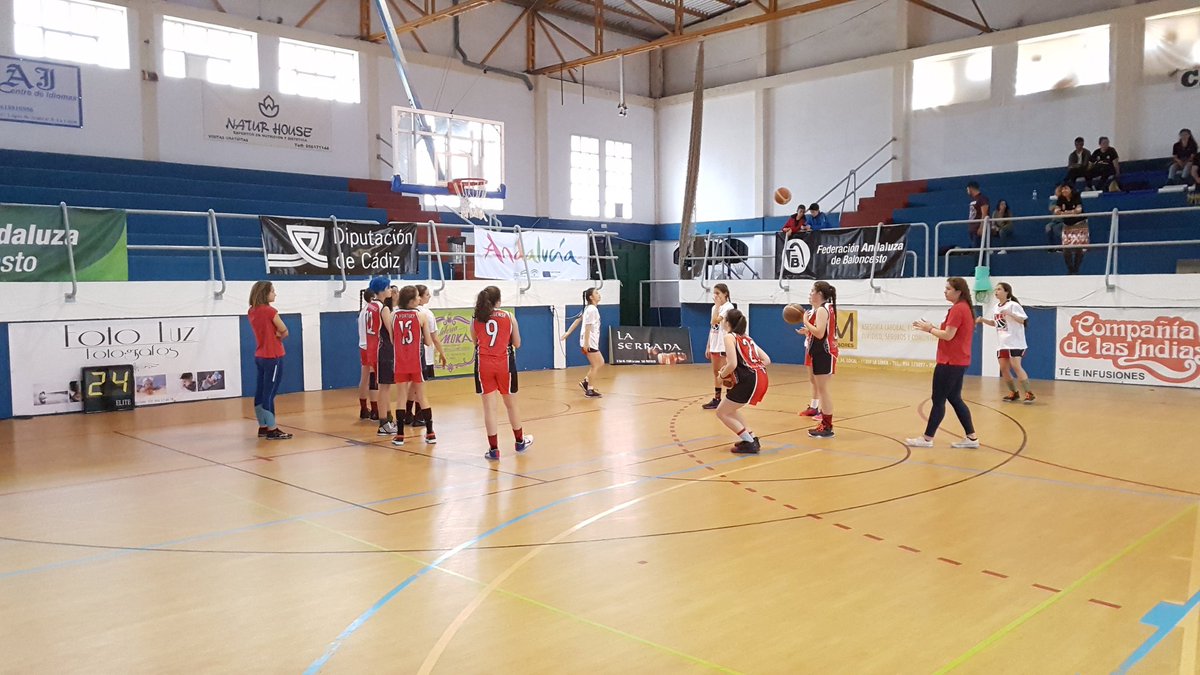 CDRaCa's tweet photo. Todo a punto para que comience el 2° partido en La Línea:
@NanobytesSpain Ramón y Cajal - @CBPortuense
#SuperChiribitasW
#CADEBAIF2017 https://t.co/Fgdm8AMN1s