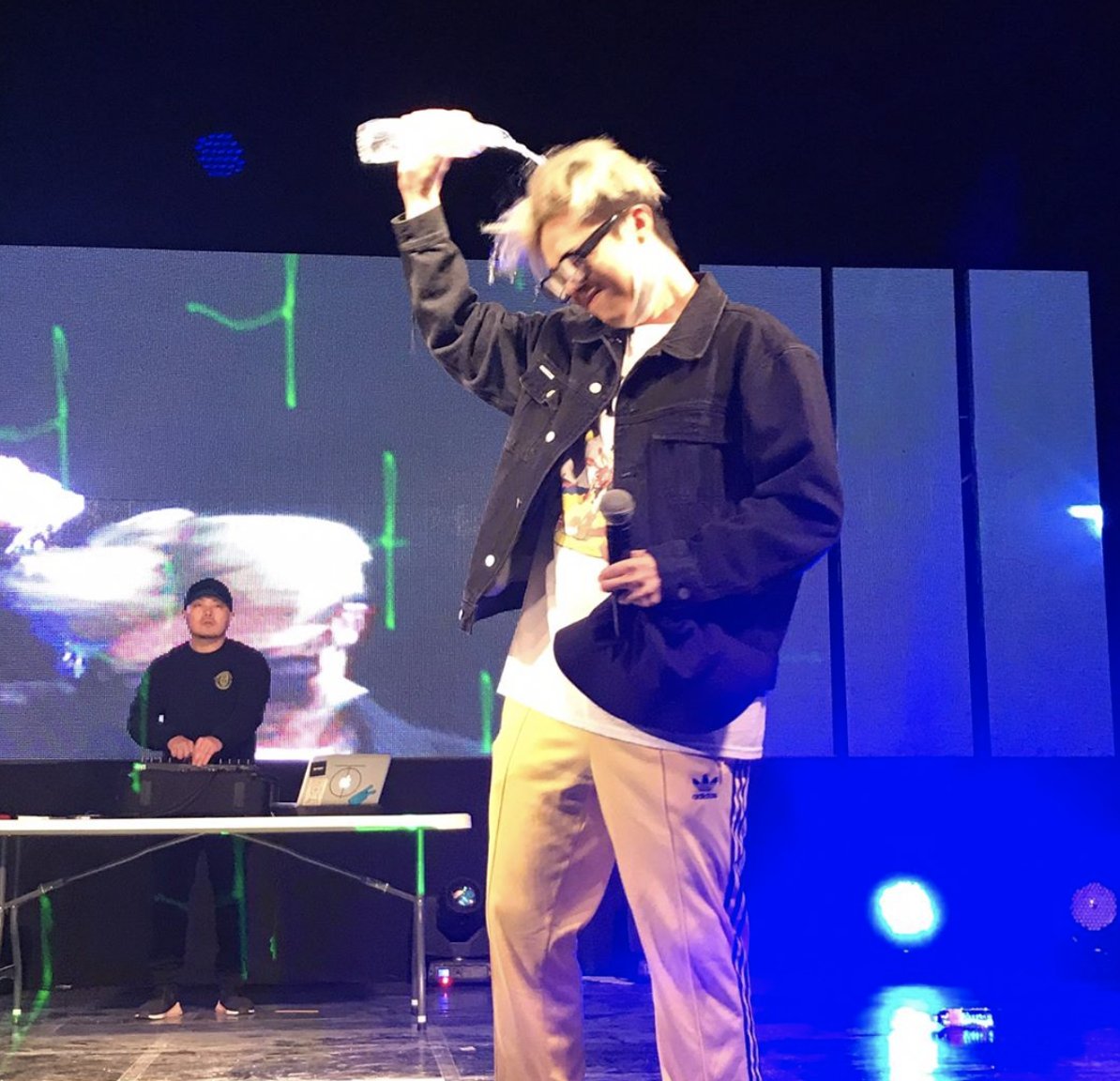 GRBOYNEWS's tweet photo. 170510 @giriboy91 at Yewon Arts University https://t.co/zVFtCuRQPM
https://t.co/stDQDeZMSD
https://t.co/D1oZKrnYRo https://t.co/KyFlGcXQRK
