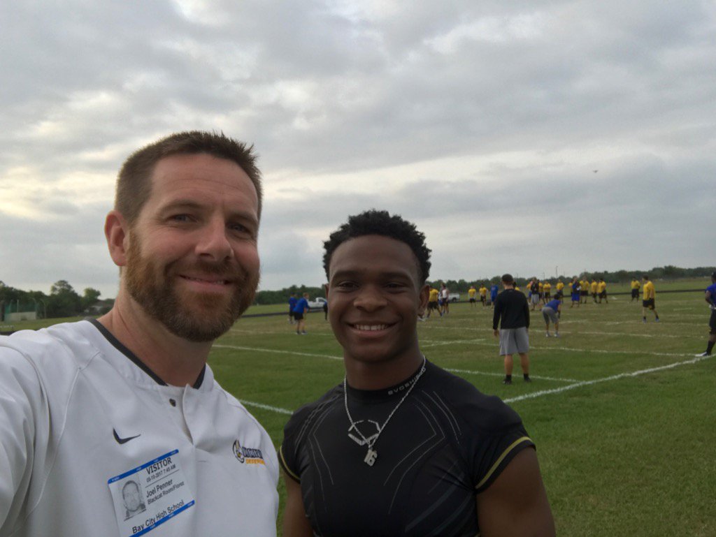 coach_penner's tweet image. Texas spring ball- Bay City. Fun to see this #futuredefender on the #defenderhunt @Dflorez16 @DordtFB