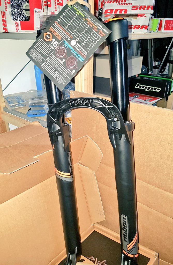 MobiVeloNews's tweet photo. Fresh arival. We just got our first MRP Ribbon fork and it looks awesome! https://t.co/6INBusGm8d