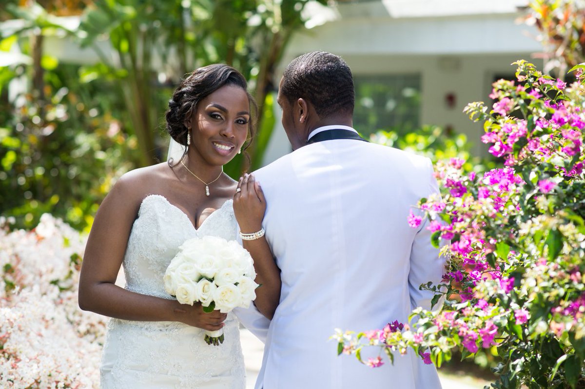 Today on the BLOG! #TQCouples #BermudaWeddingPhotographers #RealLoveStories ow.ly/4HF630bBsdp