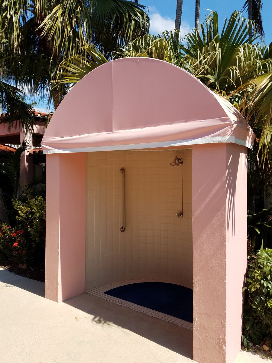sucreshop's tweet photo. @ironstef pink shower? https://t.co/M6aO5ndmB5