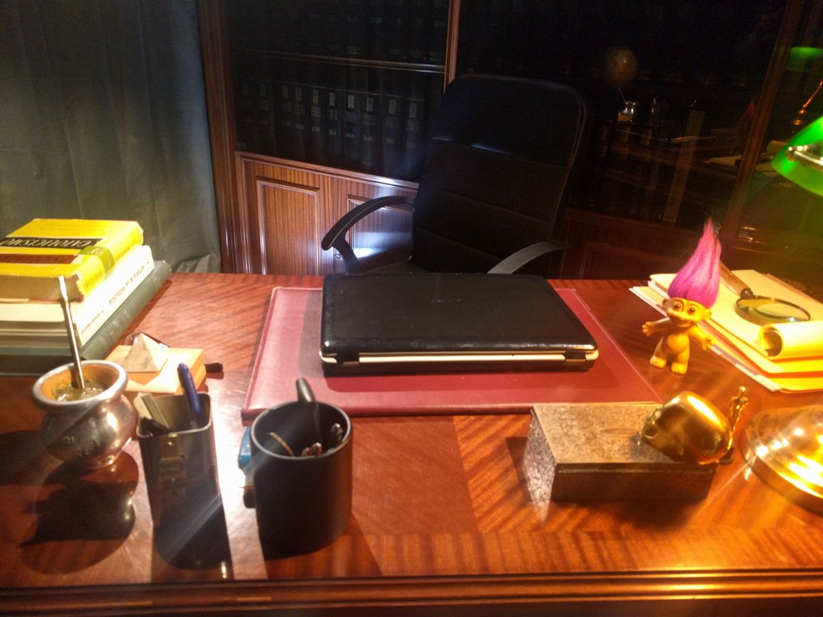 Preparando la oficina. ACÁ ES DONDE OCURRE LA MAGIA. #doctorruka #psicólogodetrolls