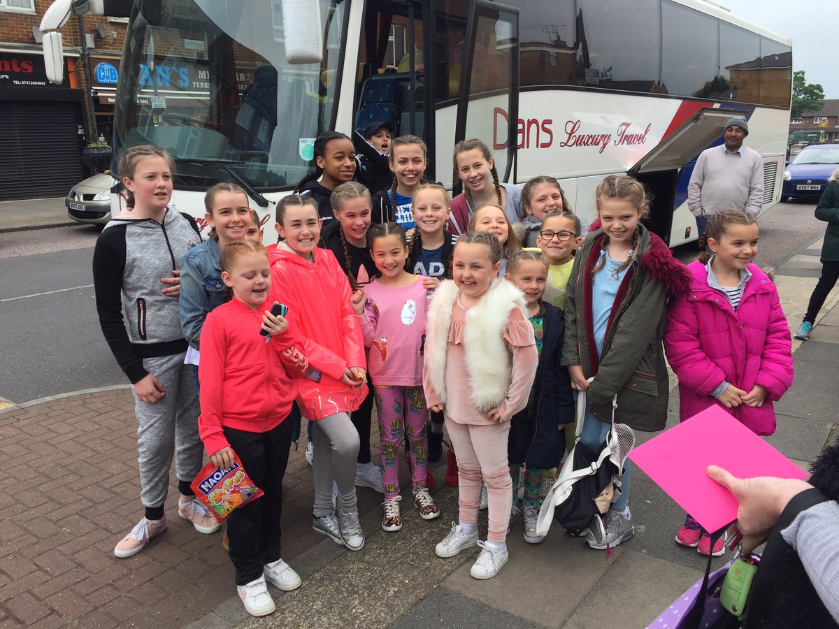 SorelleAcademy's tweet photo. Exciting journey up to @adelphitheatres #ShowTime thank you to @choc_pops_upminster for making our students very happy 💜✨ https://t.co/qHc4EBPsf4