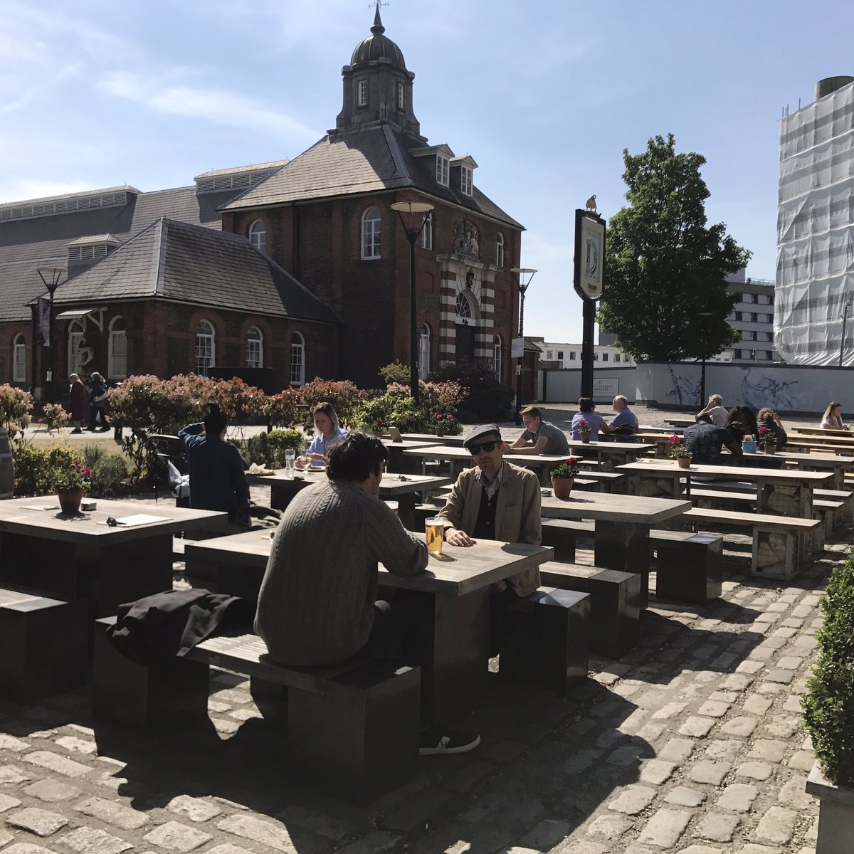 Glorious afternoon on our terrace today! "Sun is shining, weather is sweet" and it looks to continue into the evening! #afterworkdrinks ☀️😎🍻