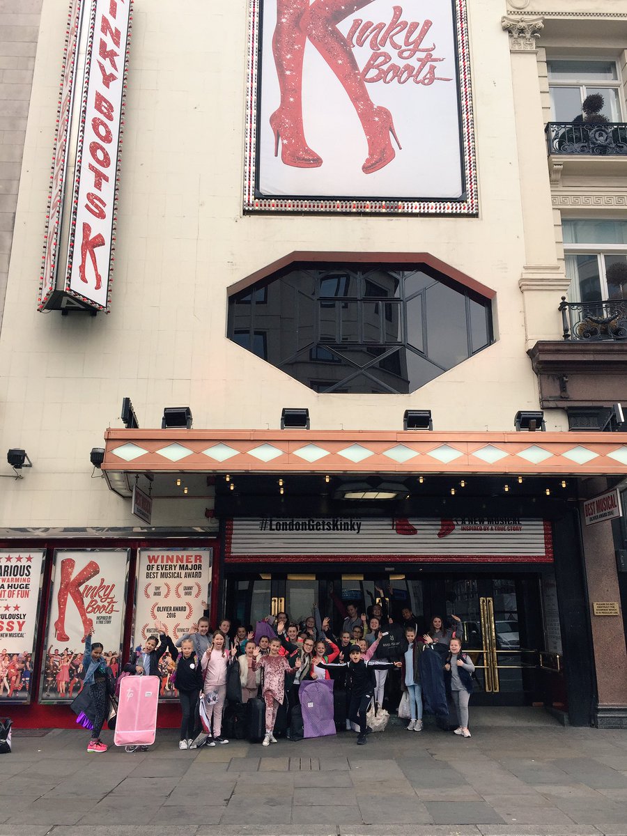 SorelleAcademy's tweet photo. We arrived 🇬🇧💙❤️👯✨ #AdelphiTheatre #London #ShowTime https://t.co/GlynyT9vnR