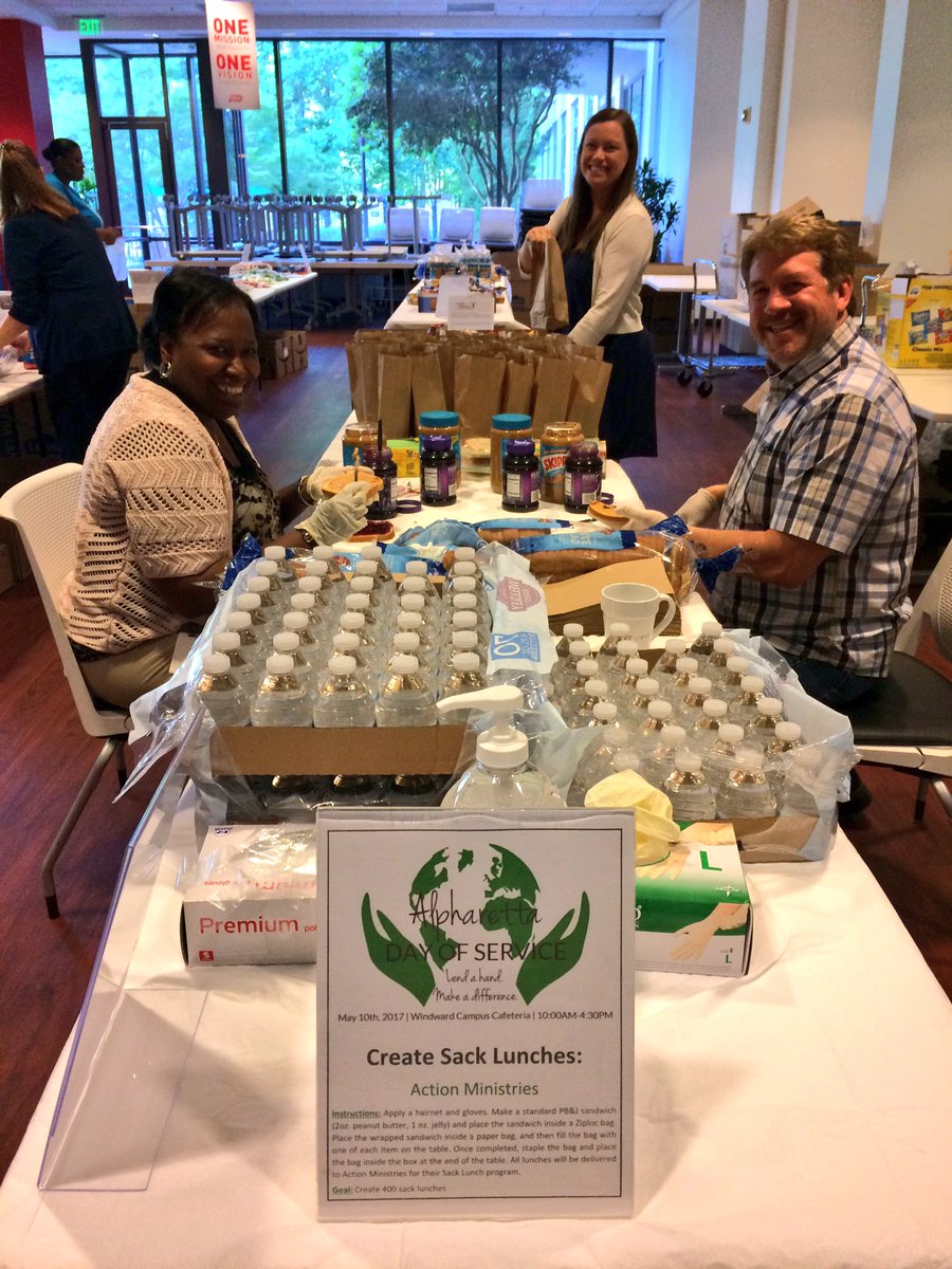 NicholeHerevia's tweet photo. It's Alpharetta Day of Service! Our goal? 400 hygiene kits, 400 sack lunches, 200 survival bracelets, 15,000 meals &amp; countless donations https://t.co/wDtxEHmrAr