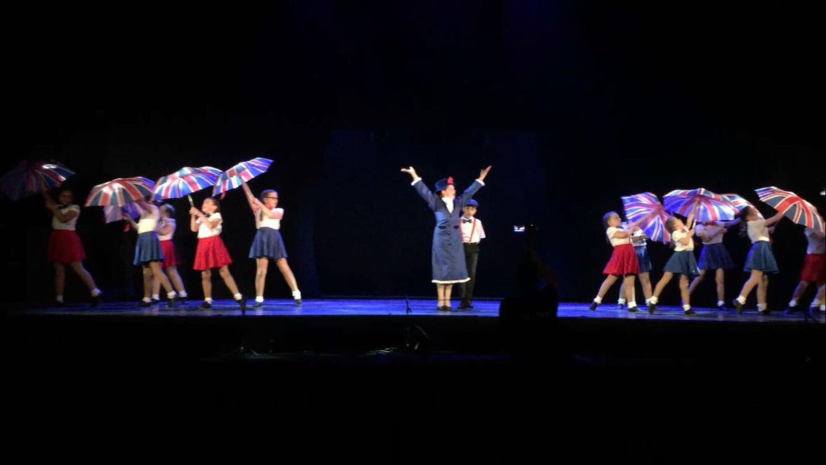 SorelleAcademy's tweet photo. Supercalifragilisticexpialidocious 🌂✨🎭🇬🇧 #AdelphiTheatre London #SorelleKids #Upminsterv https://t.co/Sr0N2Hto4E