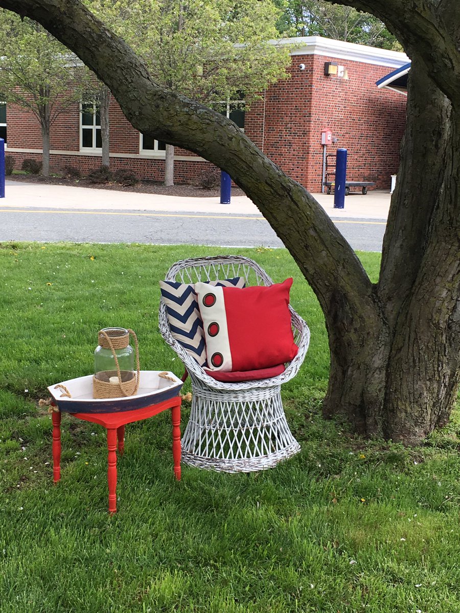 CPerrySTEM's tweet photo. Thank you for another beautiful feast #SSSPTO! #TeacherAppreciationDay @mtfennessy @HurrayGregory @LPS_Tremblay https://t.co/n3mOLKF8Xb