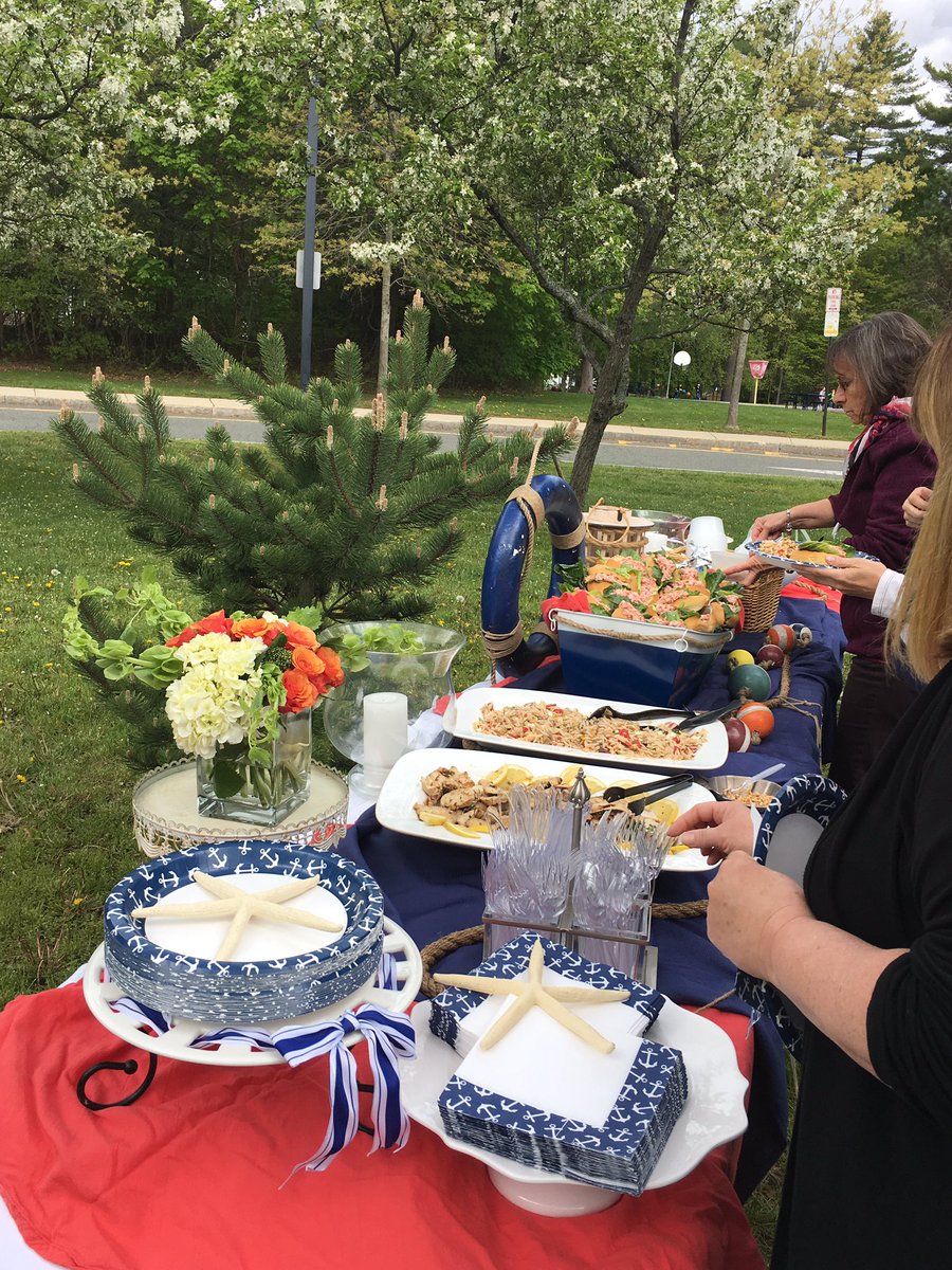 CPerrySTEM's tweet photo. Thank you for another beautiful feast #SSSPTO! #TeacherAppreciationDay @mtfennessy @HurrayGregory @LPS_Tremblay https://t.co/n3mOLKF8Xb