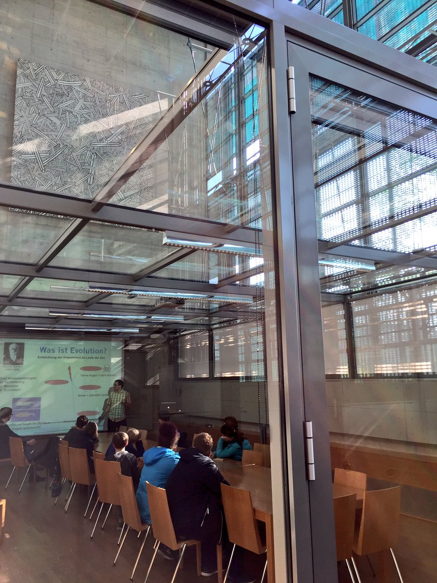 mpicbg's tweet photo. Juniordoktor - today, high school students can learn more about eye evolution from Pavel Vopalensky and @LennartHilbert #juniordoktor https://t.co/7EEFVvr6Im