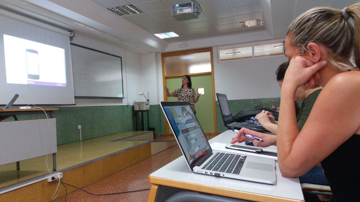 Todos concentrados en e #ItsAllAboutAnalytics 😜 Tras el paso de <a href="/jdaban/">Javier Dabán</a> hablando de #KPI, toca testear y convertir ¿Verdad <a href="/Sempatika_emr/">Sempatika</a>?