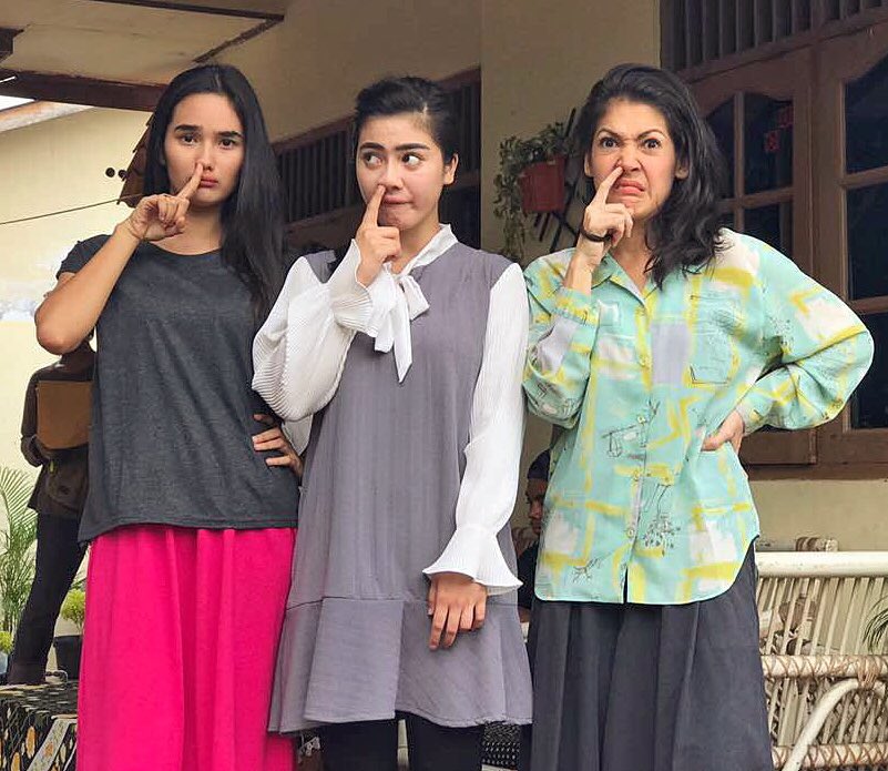 DUNIA TERBALIK malam ini jam 20.15 di RCTI.. 🙏🏽 @duniaterbalik_mncp <a href="/officialrcti/">RCTI</a> <a href="/layardrama_rcti/">Layar Drama RCTI</a> <a href="/DT_mncp/">Dunia_Terbalik</a>