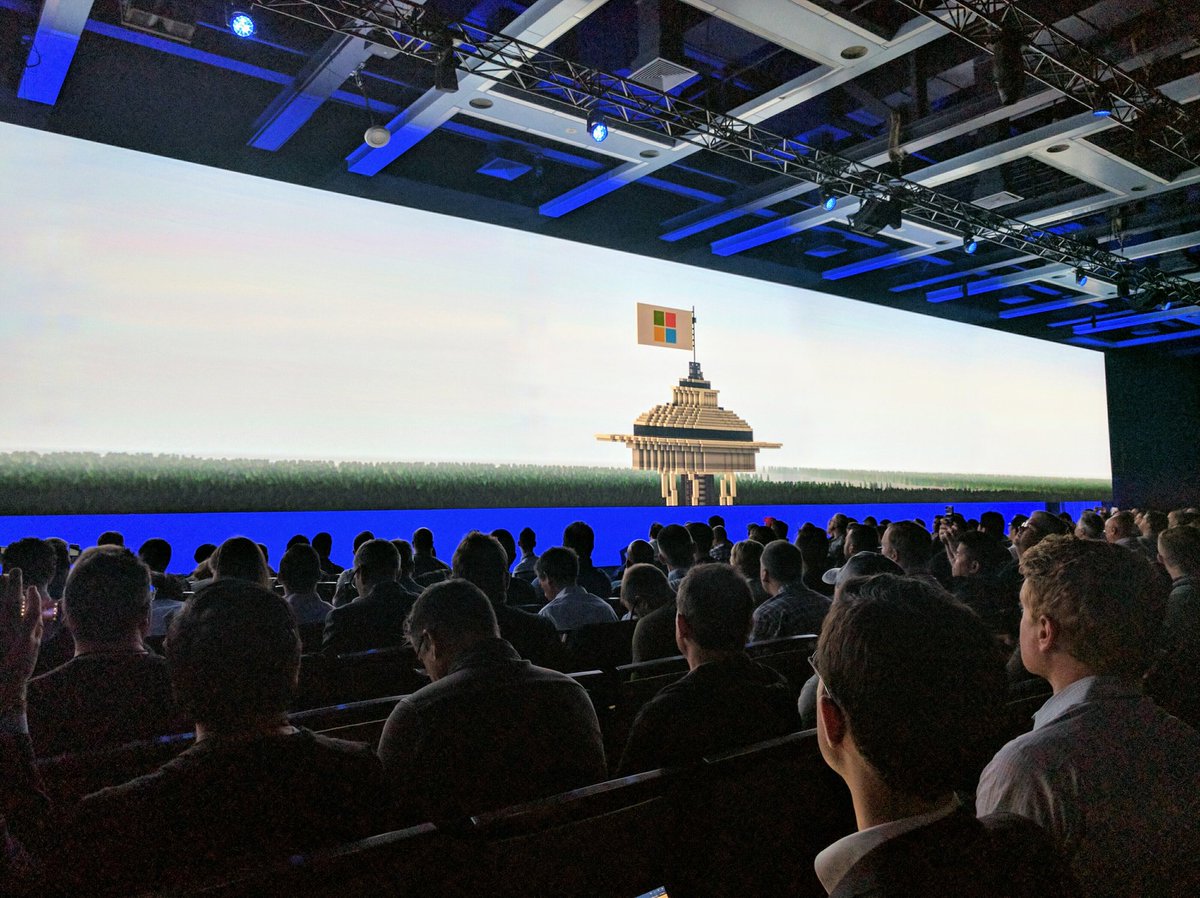 altolabs's tweet photo. keynote de @SatyaNadella CEO de Microsoft à la conférence pour Développeurs #Build2017 à Seattle avec les Frenchies #MSBuild #BuildFR https://t.co/dtt3FHWeX5