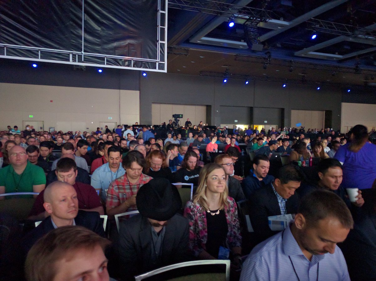altolabs's tweet photo. keynote de @SatyaNadella CEO de Microsoft à la conférence pour Développeurs #Build2017 à Seattle avec les Frenchies #MSBuild #BuildFR https://t.co/dtt3FHWeX5