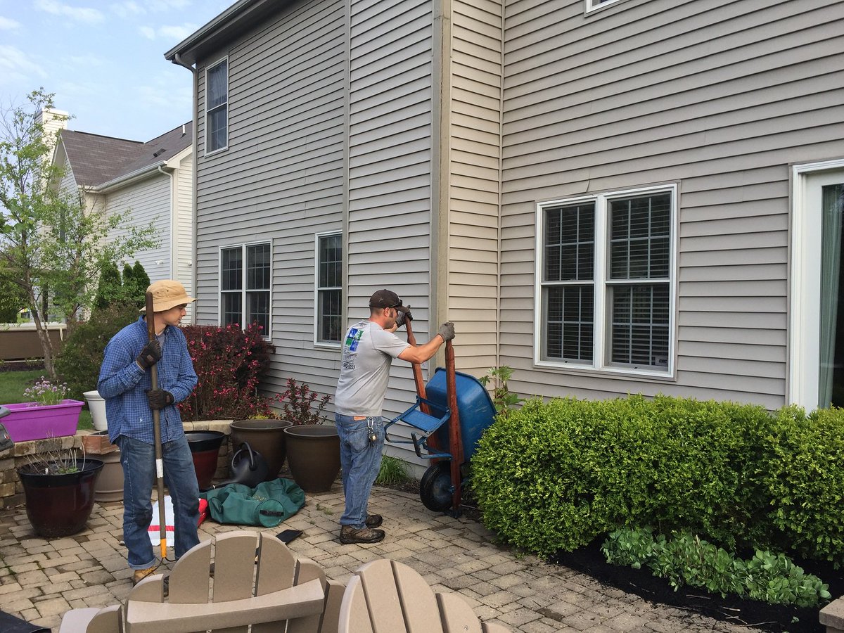 MasterPropSer's tweet image. Our team is enjoying the sunshine while it lasts - edging, pruning, and mulching today on the Northside.  masterpiececo.com