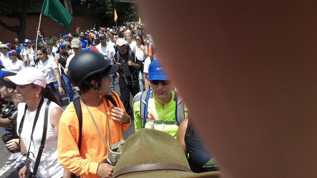 bscharifker's tweet photo. "Hay que estudiar, hay que estudiar, el que no estudia se parece a Nicolás" dicen los estudiantes. https://t.co/3mPZLk3HDO
