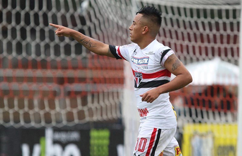 "Me enamoré del São Paulo". dice <a href="/Cuevachris10/">Christian Cueva</a> 🇵🇪. #Cuevadinha #FelizMiercoles