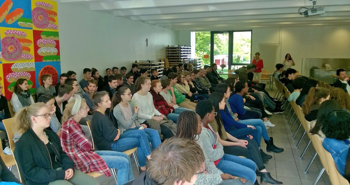 asg_news's tweet photo. Eindrucksvoller Besuch von Véronique #Deiss 
Auch unsere Gäste Carole Langlois (franz. Schule) und Julien Thorell @IfMuenchen @asg_news https://t.co/BPzY6PXHXH