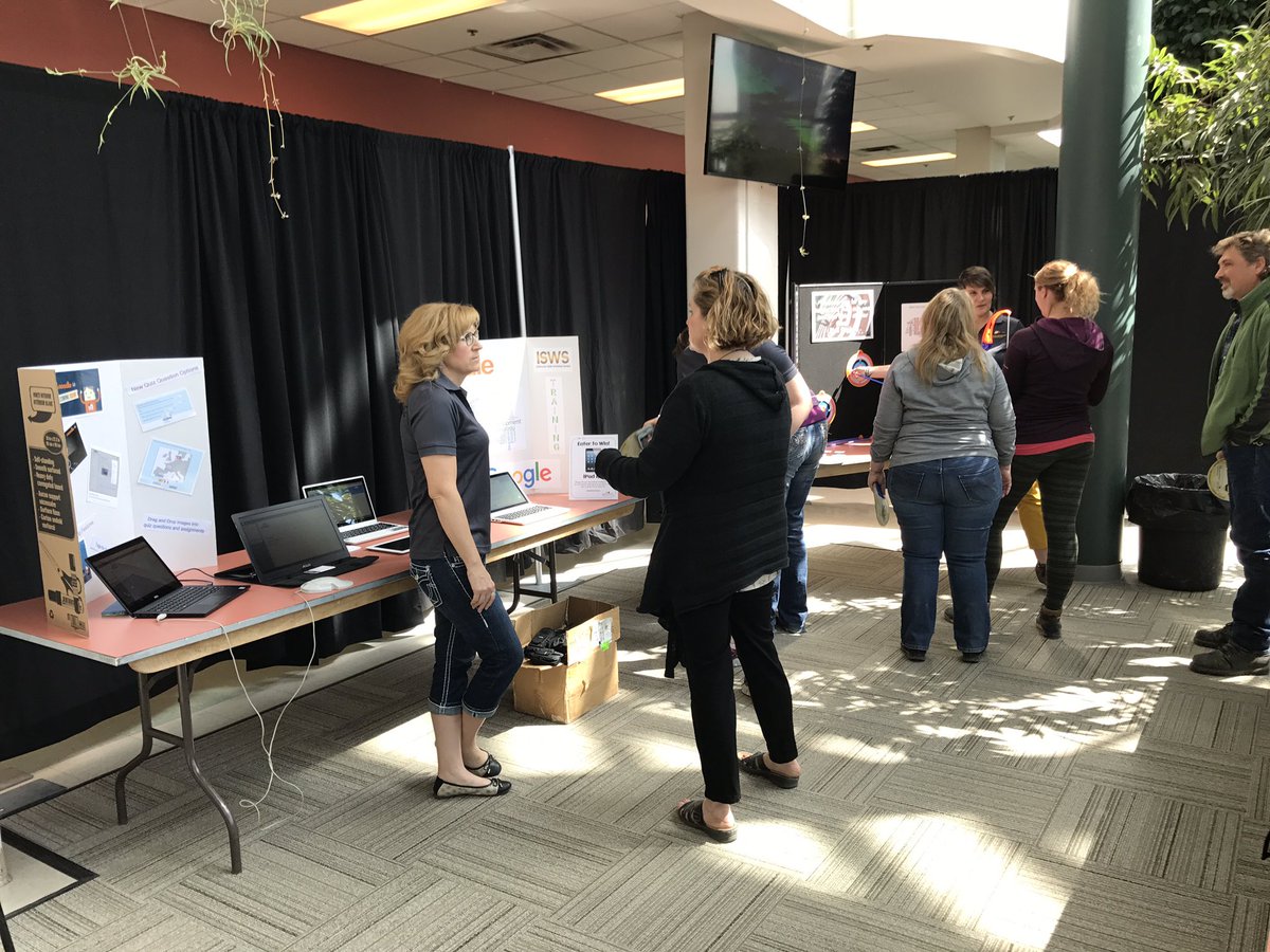 JasonDewling's tweet image. @ETC_OldsCollege Open house started: noon till 3. Fac Assoc President Keith getting his profile shot taken! @oldscollege #teachingfirst