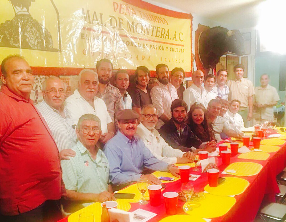 La noche de ayer recibimos la distinguida visita del matador <a href="/FerminRiveraA/">F e r m í n • R i v e r a</a>, gracias por acompañarnos en una velada muy taurina <a href="/Riveristas/">Riveristas</a>