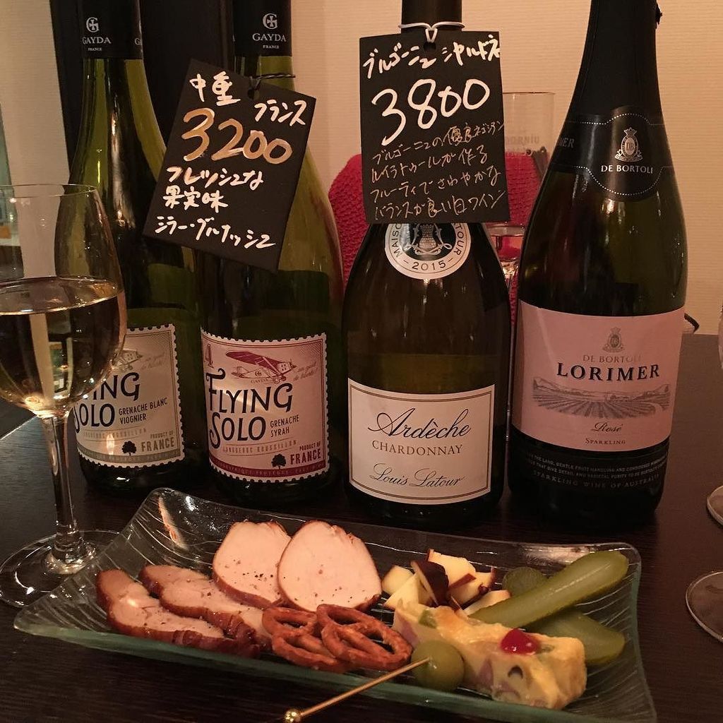kao_world's tweet photo. Ivanでの新入荷ワイン試飲会

比較すると味の違いがよくわかる〜

#ワイン #飲み比べ #wine #bar #ワインセミナー https://t.co/HIxlcSl0fd https://t.co/NNsgkmS5Xp
