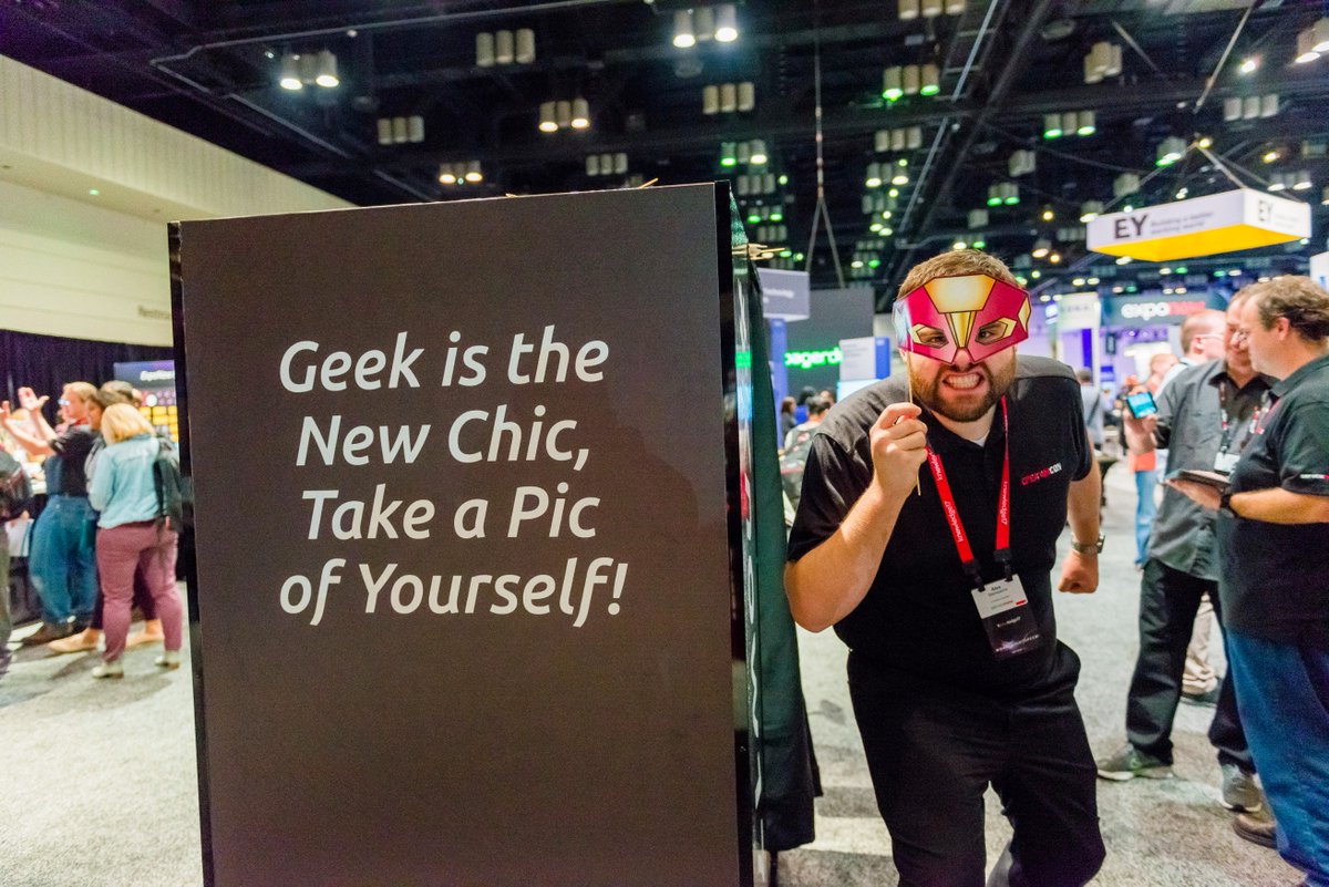 HelloKnowledge's tweet photo. We're back with #Know17Caption! Let's hear your punniest caption for this photo from #CreatorCon 📸 https://t.co/fuevcBCzgQ
